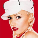 Gwen Stefani con Gorra Blanca